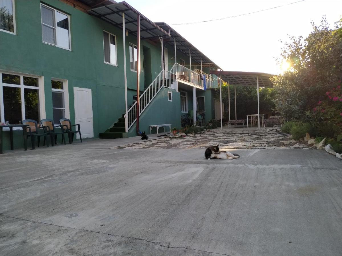 Guest House On Shakirbay 11 Sukhumi Exterior photo